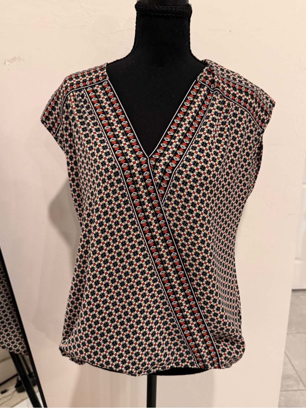 Max Studio Geometric Print Cap-Sleeve V-Neck Top in Black, Cream and Red